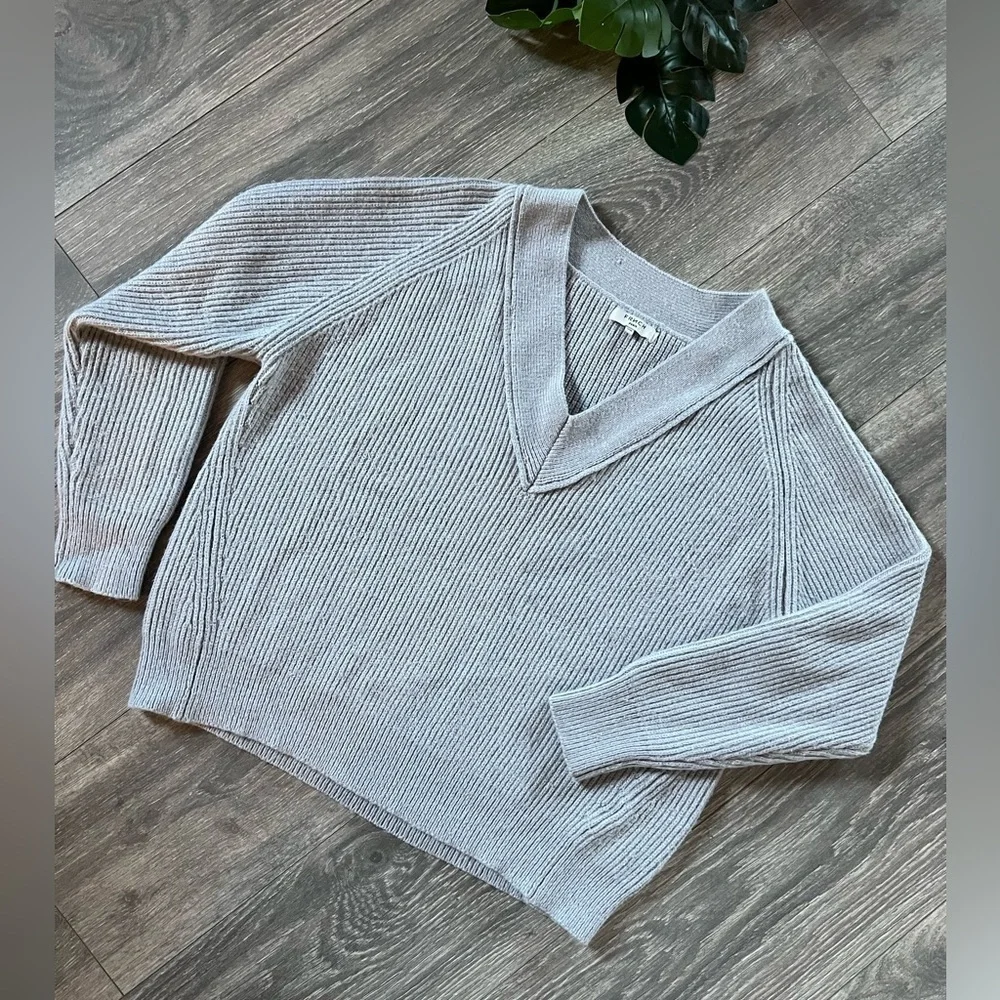 FRNCH Paris ribbed knit v-neck Sweater in grey. Size S